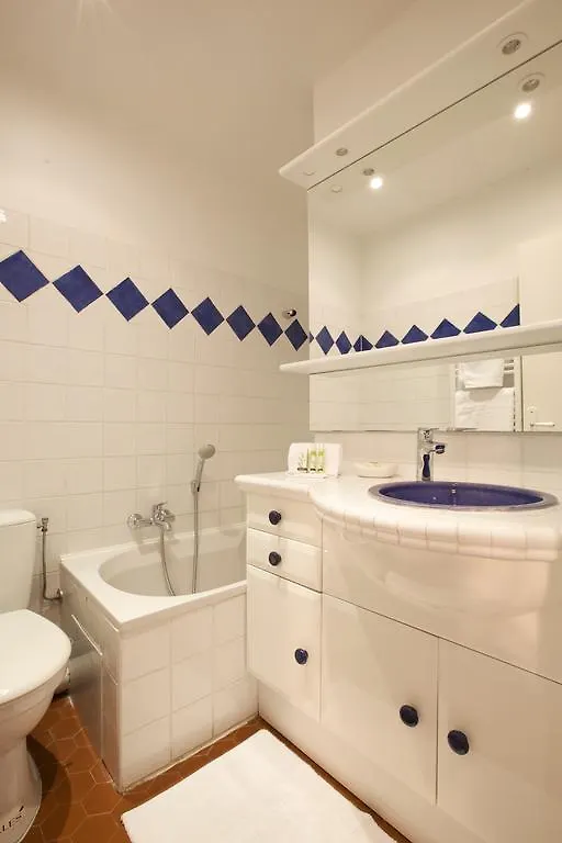 15 Cours Massena Apartment Antibes